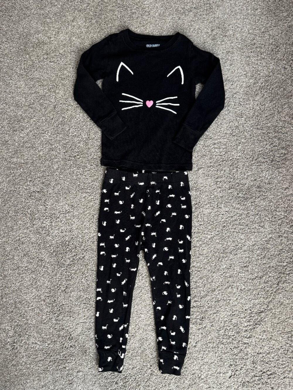 OLD NAVY matching set cat pajamas or day clothes Size 2T Black & white, Unisex
